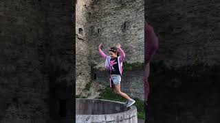 Девочка спрыгнула в глубокий колодец 😨 #шортс #машадарк #shorts
