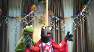 Gonzo Stunt Spectacular | Kermit&#39;s Party | The Muppets