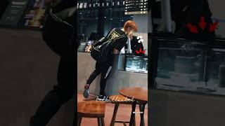 Felix ordered ice cream 🍦🐣 ( old video) He looks really cool in those clothes😻 #felix #straykids