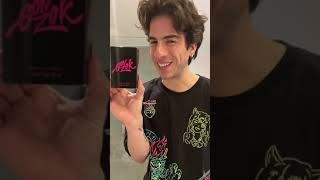 Tipos de Personas Usando Perfume
