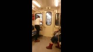 В метро расцепились вагоны. Москва.