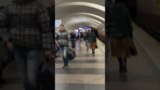 Сегодня утром на станциях метро «Крылатское» и «Молодежная» было не протолкнуться 🚇