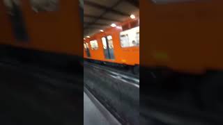 Необычные колеса в метро в Мехико
