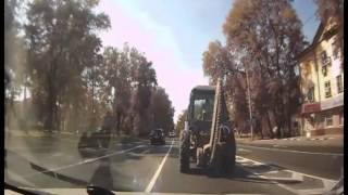 У трактора отвалилось колесо
