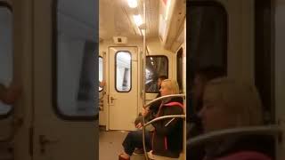 19.07.19. В московском метро расцепились вагоны с пассажирами