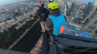 Бейсджампинг с небоскрёба Москва-Сити / BASE jumping from the Moscow-City skyscraper 