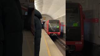 Отправление Юбилейного со станции Балтийская #метро #поезд #транспорт #юбилейный #станция #питер