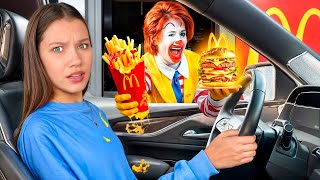 24 ЧАСА Едим только самый Дорогой и самый Дешевый Фастфуд / Вики Шоу