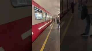 Прибытие &quot;Юбилейного&quot; на станцию &quot;Владимирская&quot; #метро #поезд #питер #ржд