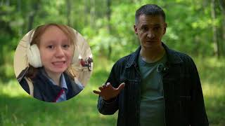 Девушка в МЕТРО, держит в СТРАХЕ Машинистов 
