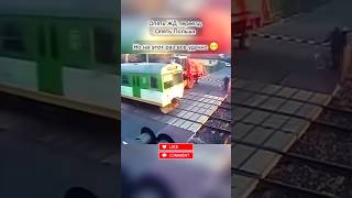 Опять ЖД переезд Опять Польша Но на этот раз все удачно 😁 #metro #поездавидео #поезд #жд #переезд