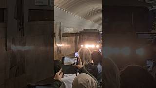 Прибытие космического состава на станцию Площадь 1905 года #екатеринбург #метро #екб #космопоезд