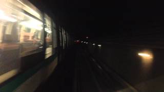 Поезд метро в Париже без машиниста